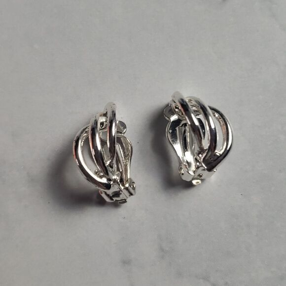 Vintage Clip On Earrings - Picture 1 of 2